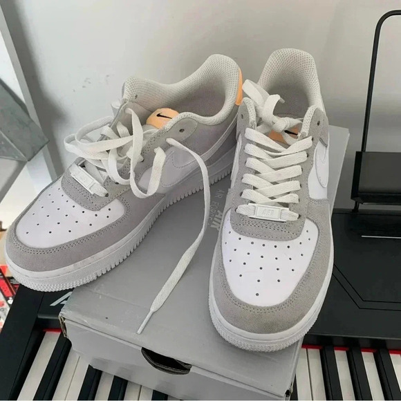 Air Force Ones ‘07 Pure  Platinum Melon Tint Suede - Picture 2 of 5